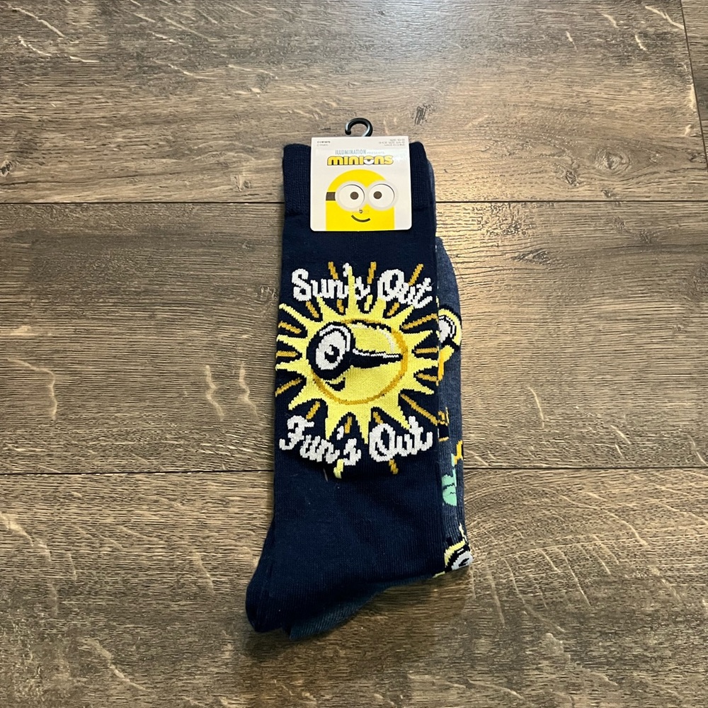 2 Pairs of Minions Crew Socks SZ 10-13 Shoe SZ‎ 6.5-12 NEW